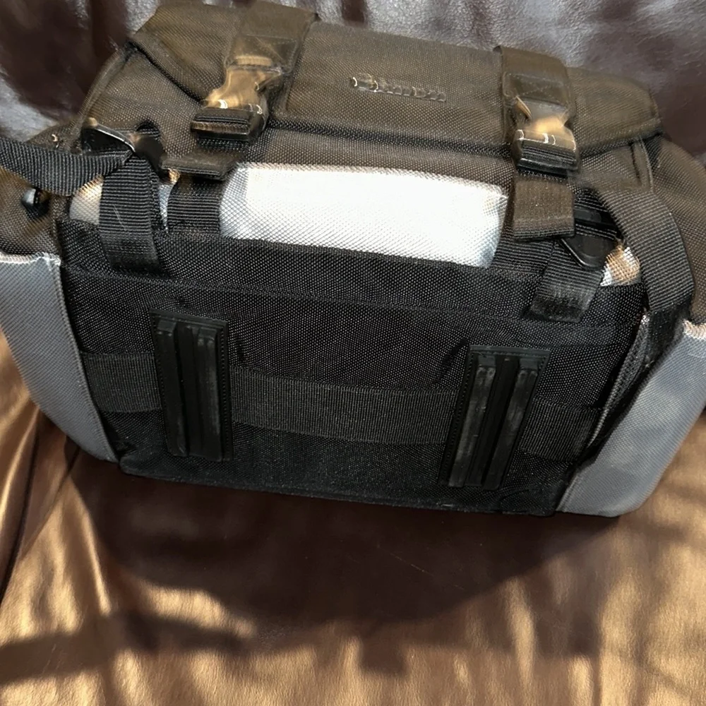 Canon medium camera bag